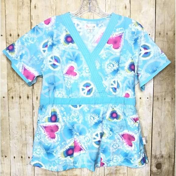 Women's PEACHES Turquoise Heart Peace Sign Uniform Scrub Top Sz M - Picture 1 of 3